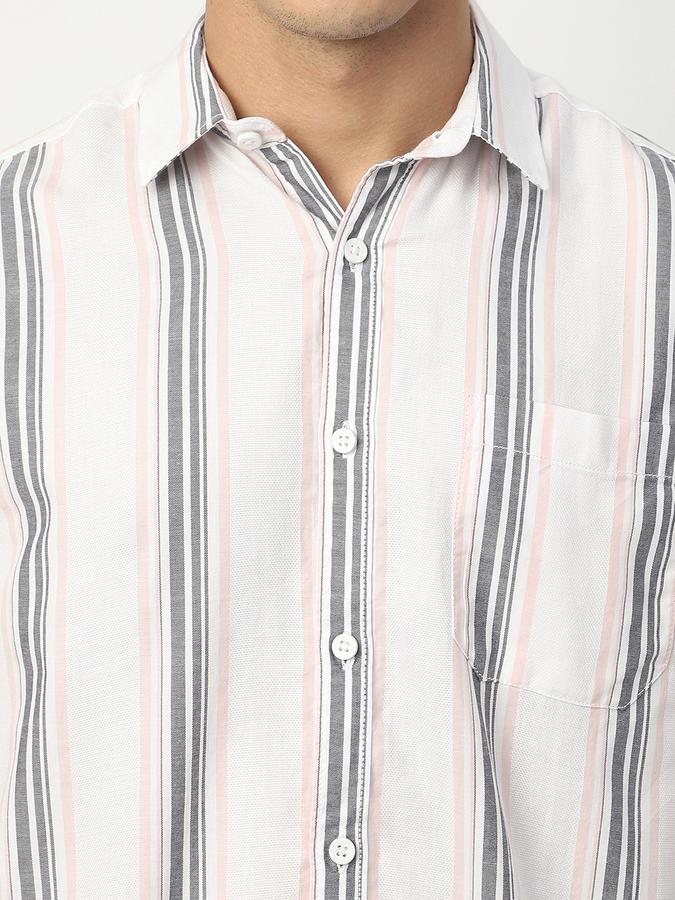 Men Striped Casual Shirt image number 3