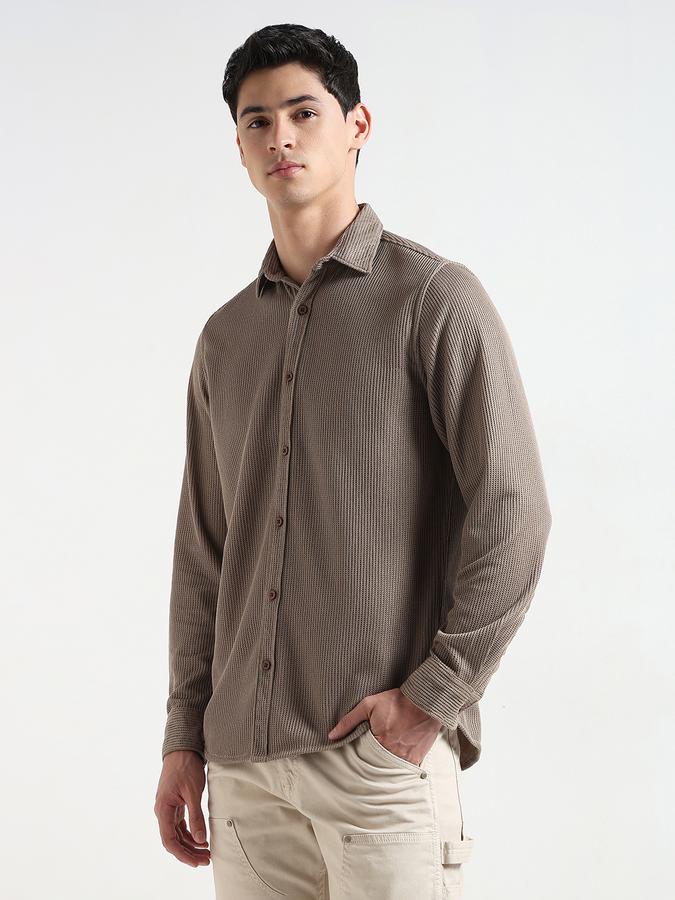 Men Textured Regular Fit Shirt image number 2