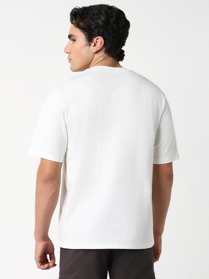 Solid Men Round Neck T-Shirt  image number 3