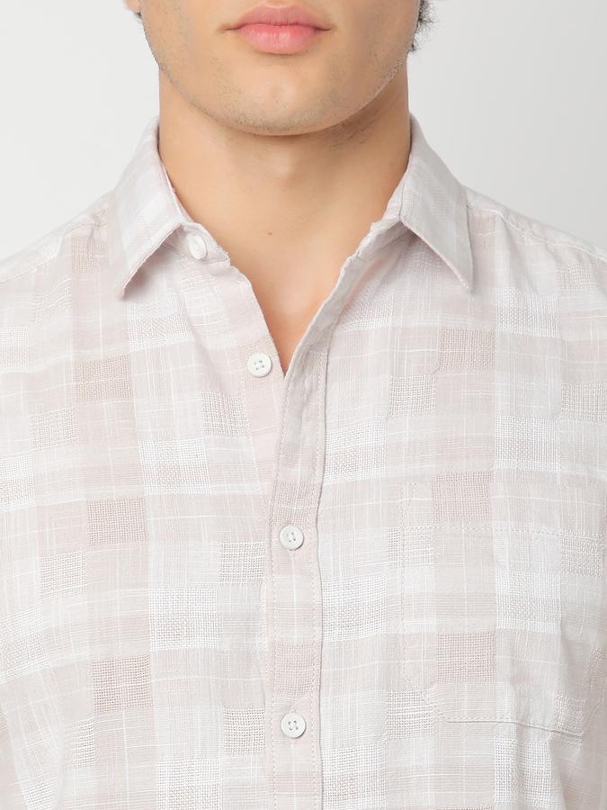 Men Checkered Casual Shirt  image number 3