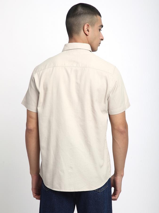 Men Solid Casual Shirt image number 2