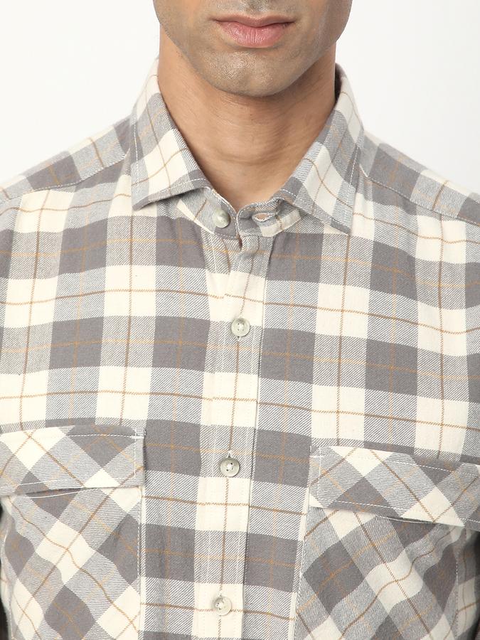 Men Checkered Casual Shirt image number 3