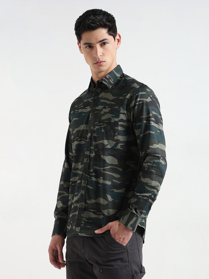 Men Camouflage Print Slim Fit Shirt image number 2