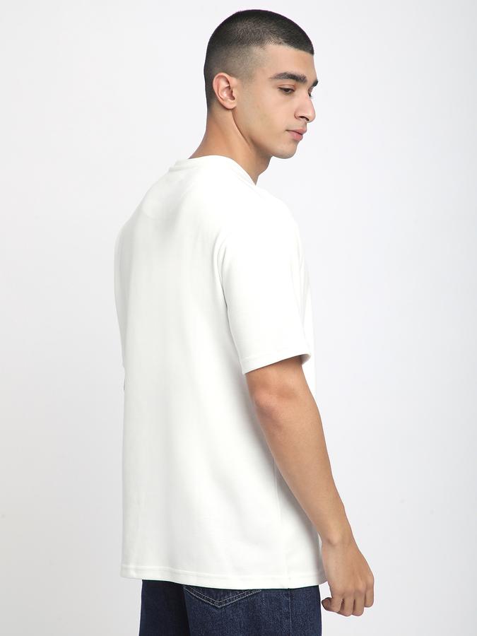 Solid Men Round Neck T-Shirt image number 2