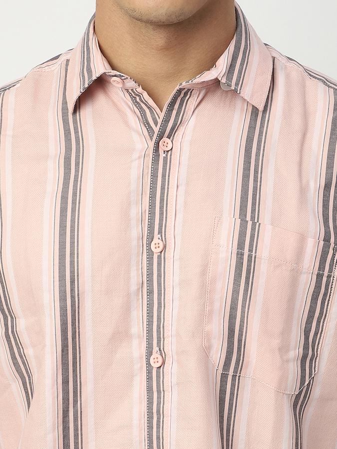 Men Striped Casual Shirt image number 3