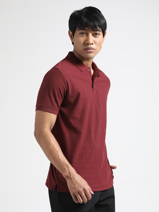 Men Textured Cut Away Collar T-shirts image number 1