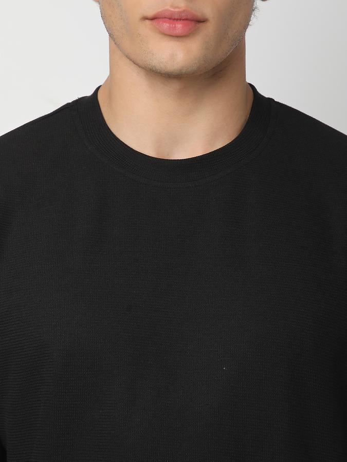 Solid Men Round Neck T-Shirt image number 3