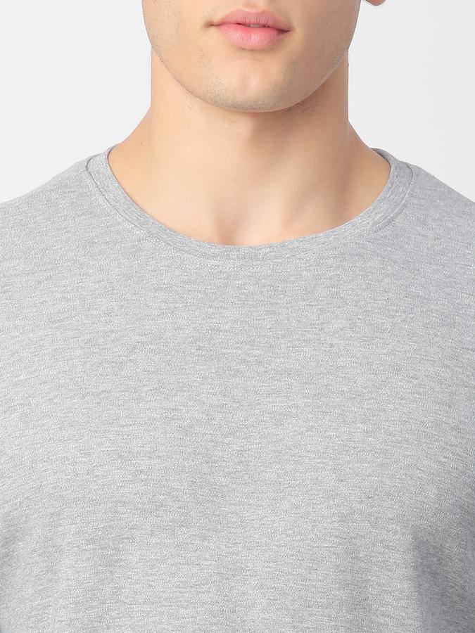 Solid Men Round Neck T-Shirt image number 3