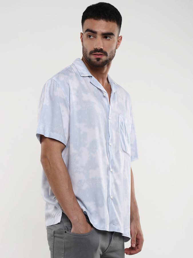 Men Relaxed Fit Shirt with Patch Pocket image number 3