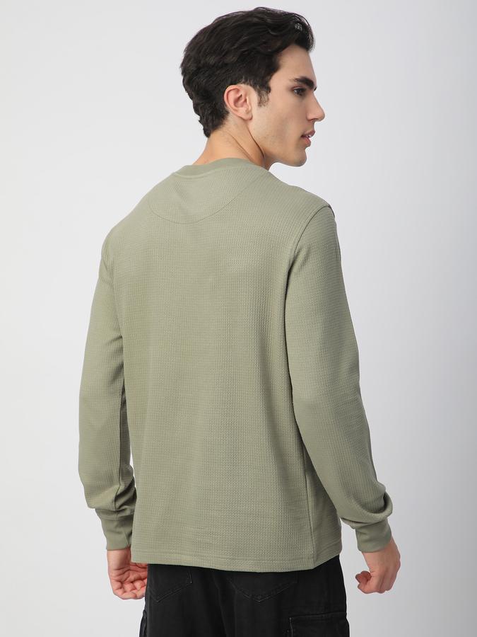 Solid Men Round Neck T-Shirt image number 2