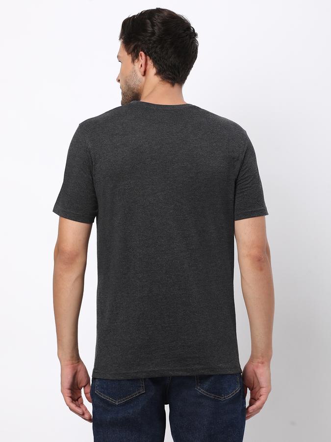 Men Regular Fit Round-Neck T-Shirt with Short Sleeves image number 2