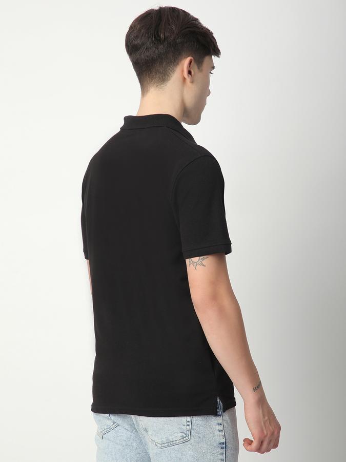 Solid Men Peter Pan Collar T-Shirt image number 2