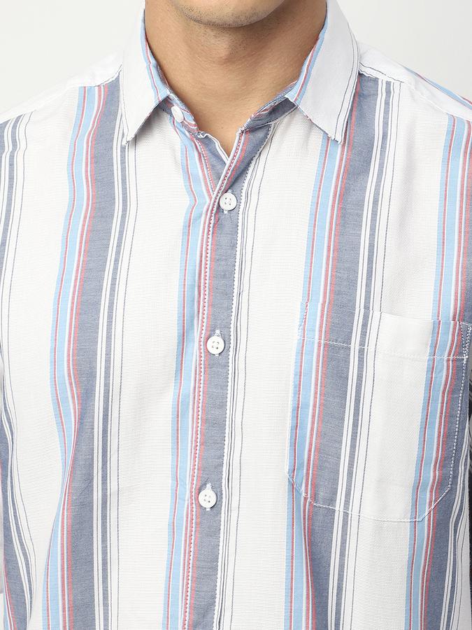 Men Striped Casual Shirt image number 3