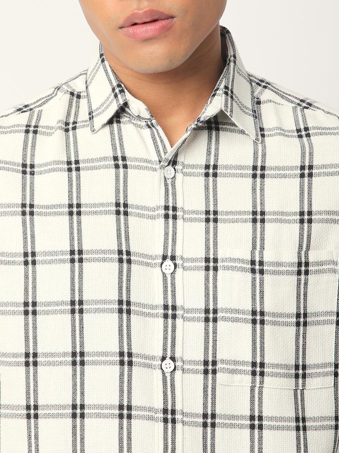 Men Checkered Casual Shirt image number 3