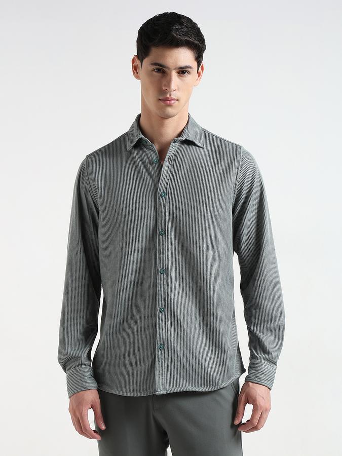 Men Textured Regular Fit Shirt image number 1