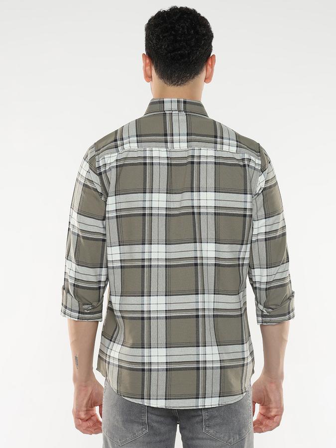 Men Checkered Casual Shirt image number 3