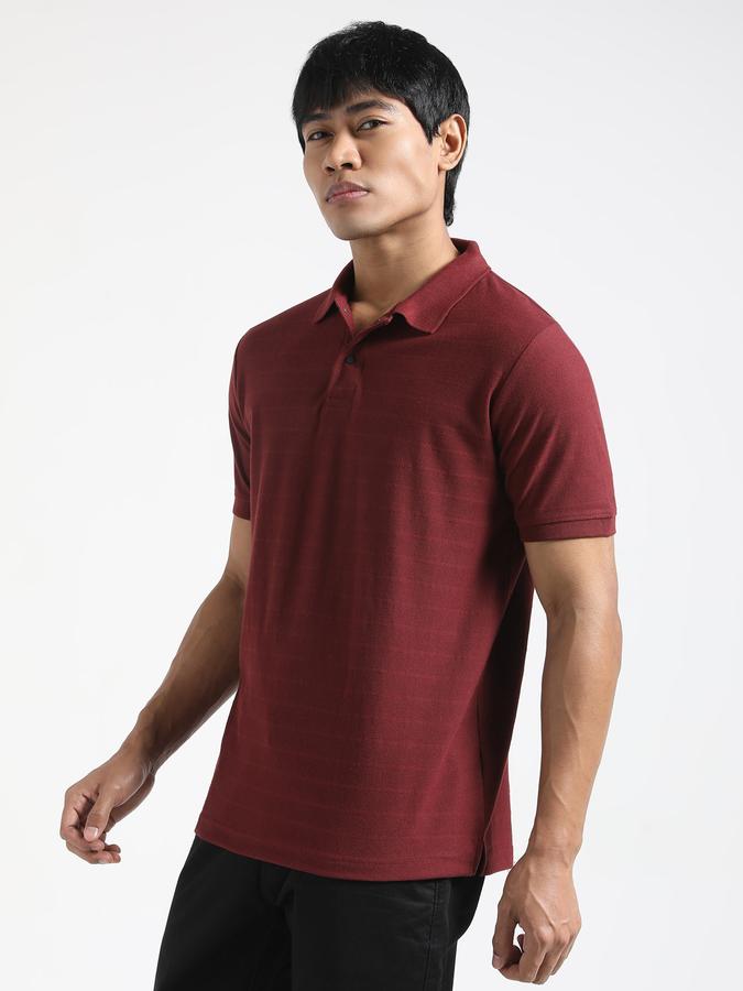 Men Textured Cut Away Collar T-shirts image number 2