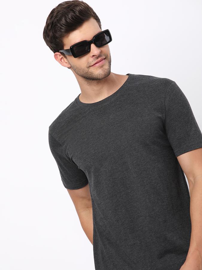 Men Regular Fit Round-Neck T-Shirt with Short Sleeves image number 0