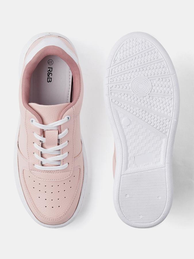 Women Lace-Fastening Sneakers with Round Shape Toes image number 3