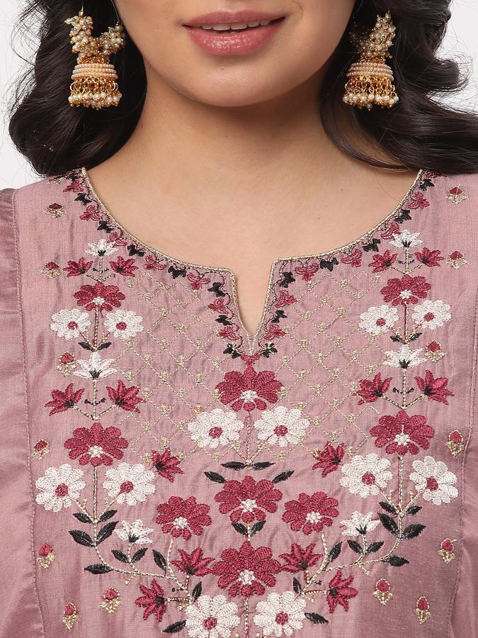 Women Embroidered Straight Kurta image number 3