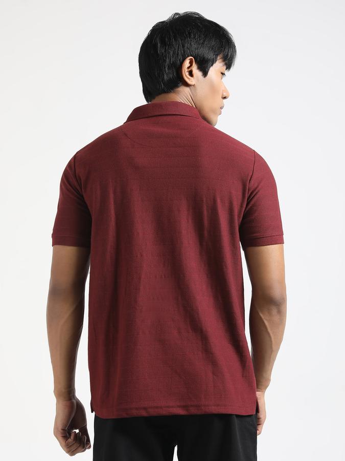 Men Textured Cut Away Collar T-shirts image number 3