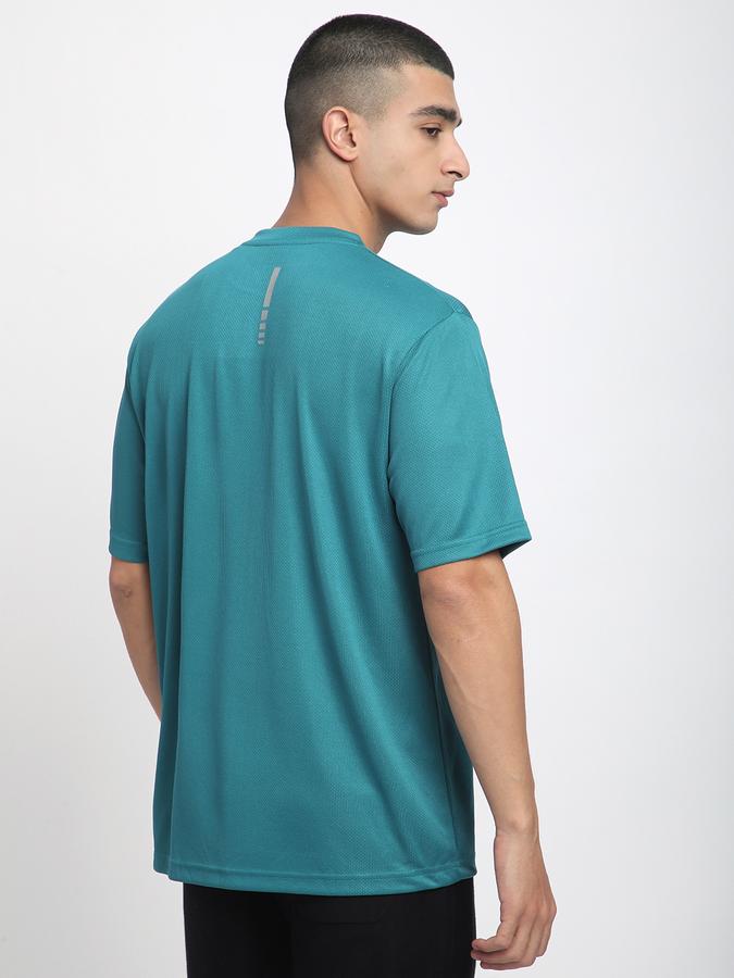 Solid Men Round Neck T-Shirt image number 2