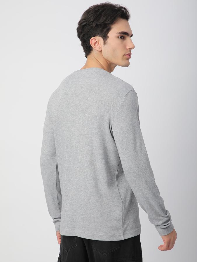 Solid Men Round Neck T-Shirt image number 2