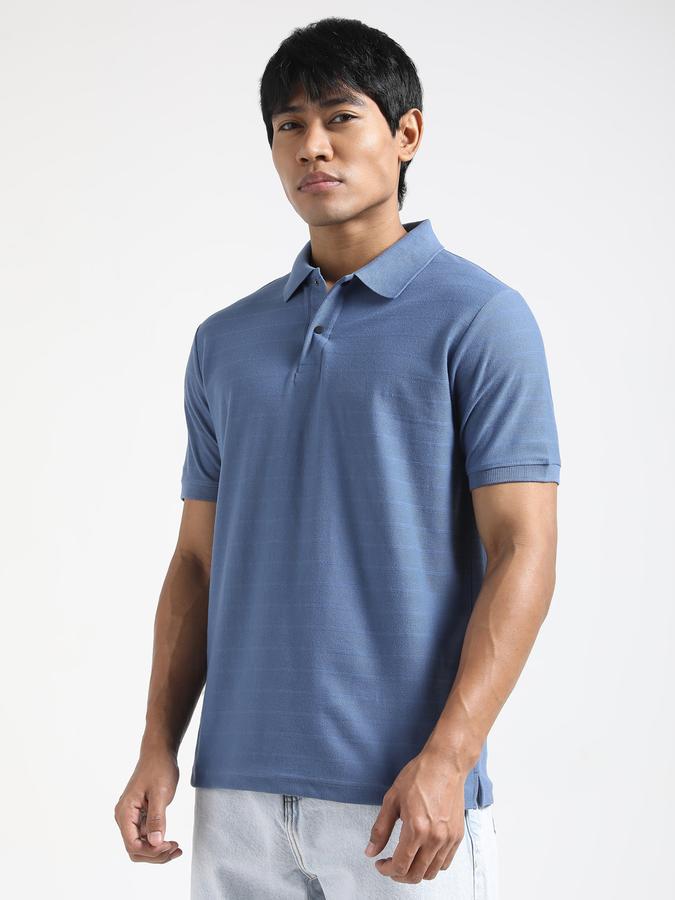 Men Textured Cut Away Collar T-shirts image number 2