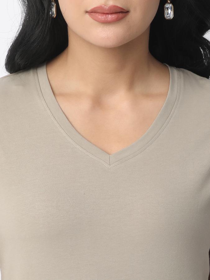 R&B Solid Women V Neck T-Shirt image number 3