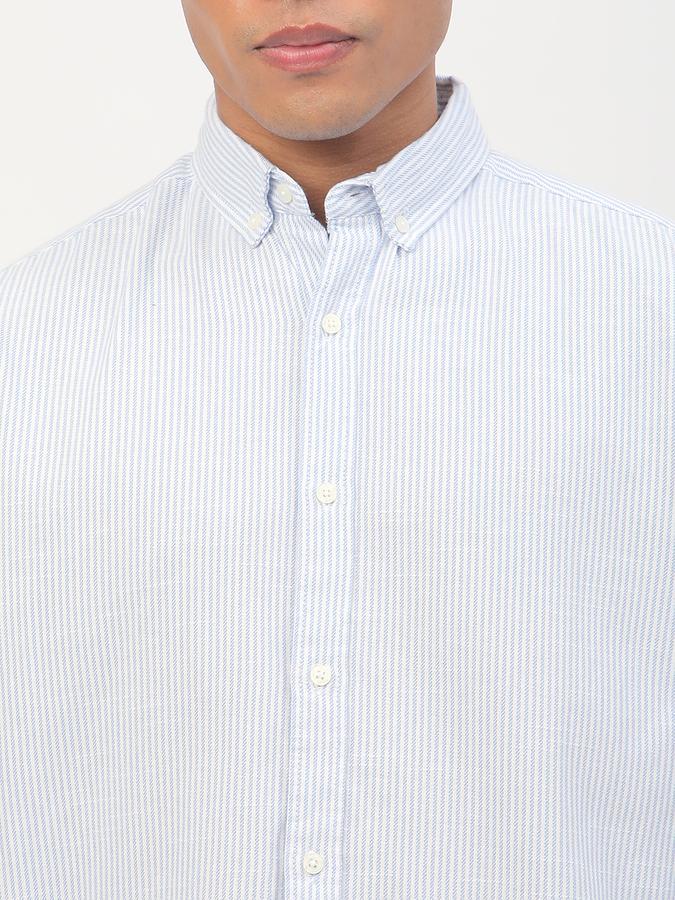 Men Striped Casual Shirt image number 3