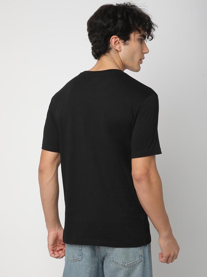 Solid Men Round Neck T-Shirt image number 2