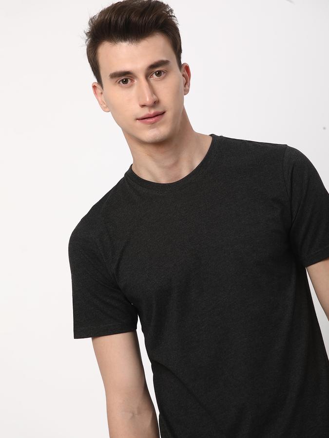 Men Regular Fit Round-Neck T-Shirt image number 0