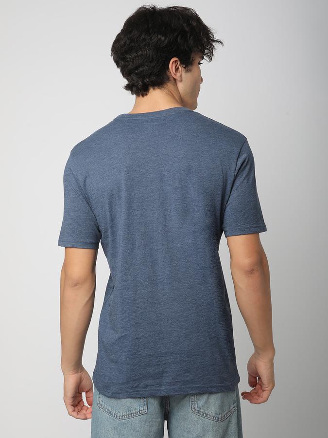 Solid Men Round Neck T-Shirt image number 2