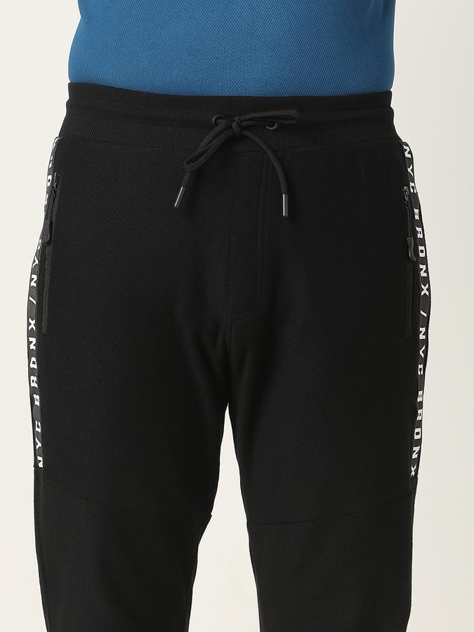 Men Relaxed Fit Flat-Front Joggers image number 3