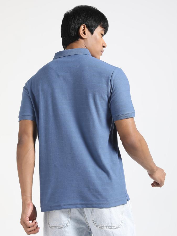 Men Textured Cut Away Collar T-shirts image number 3