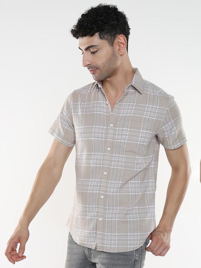 Men Checkered Casual Shirt image number 2