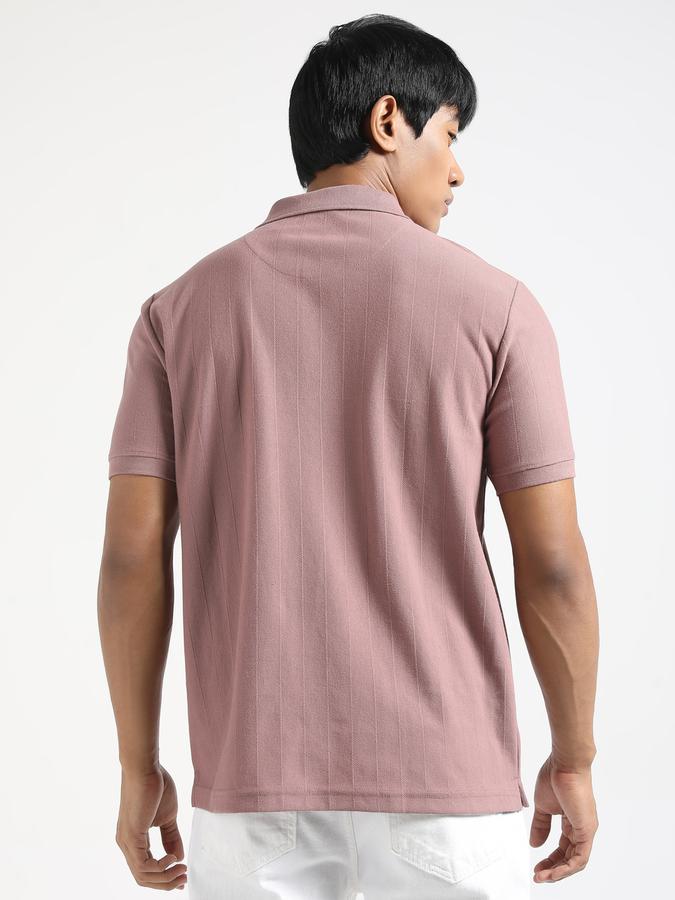 Men Textured Cut Away Collar T-shirts image number 3