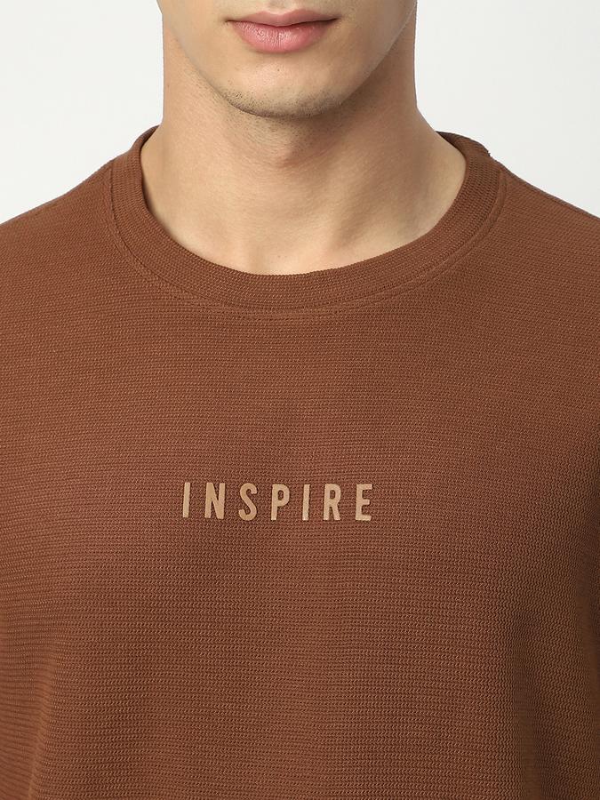 Solid Men Round Neck T-Shirt image number 3