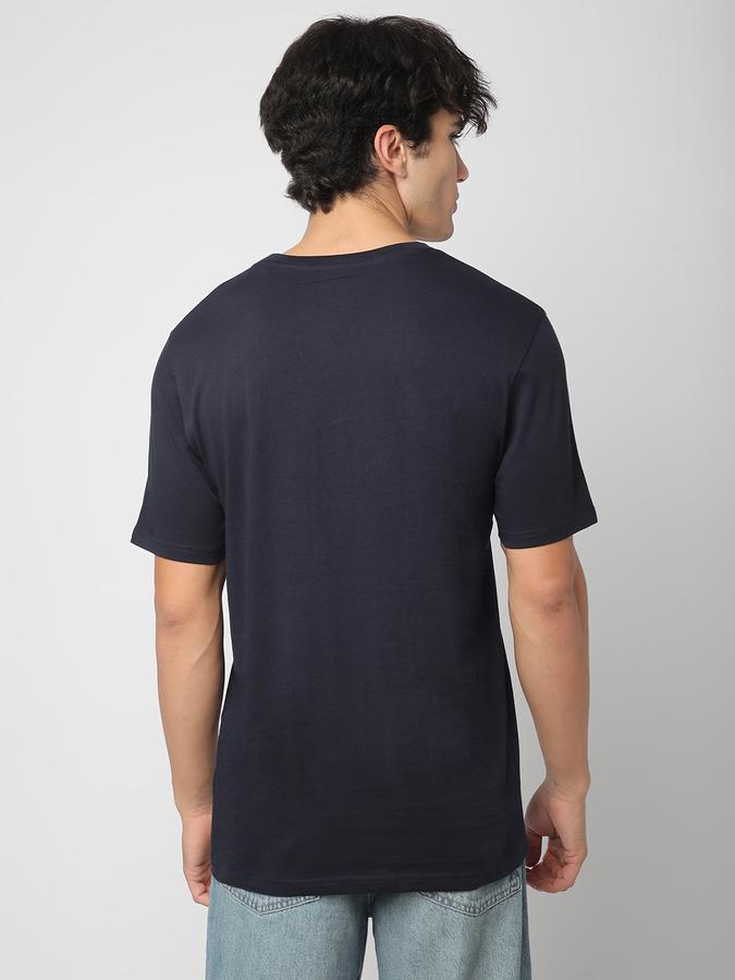 Solid Men Round Neck T-Shirt image number 2