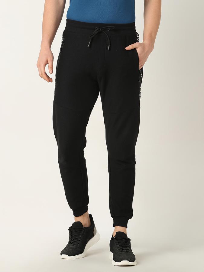 Men Relaxed Fit Flat-Front Joggers