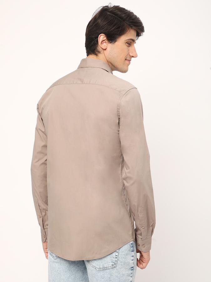 Men Slim Fit Cutaway Collar Shirt image number 2