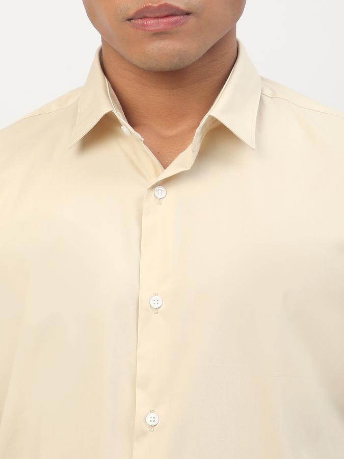 Men Solid Casual Shirt image number 3