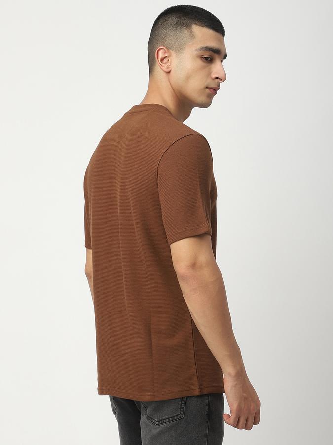 Solid Men Round Neck T-Shirt image number 2