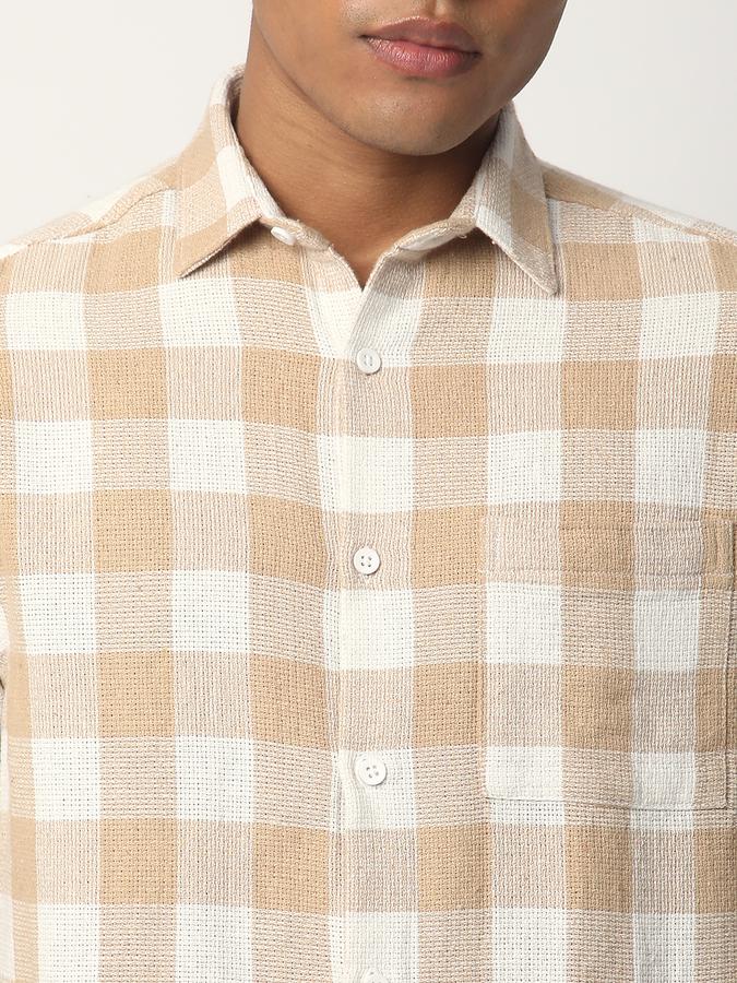 Men Checkered Casual Shirt image number 3