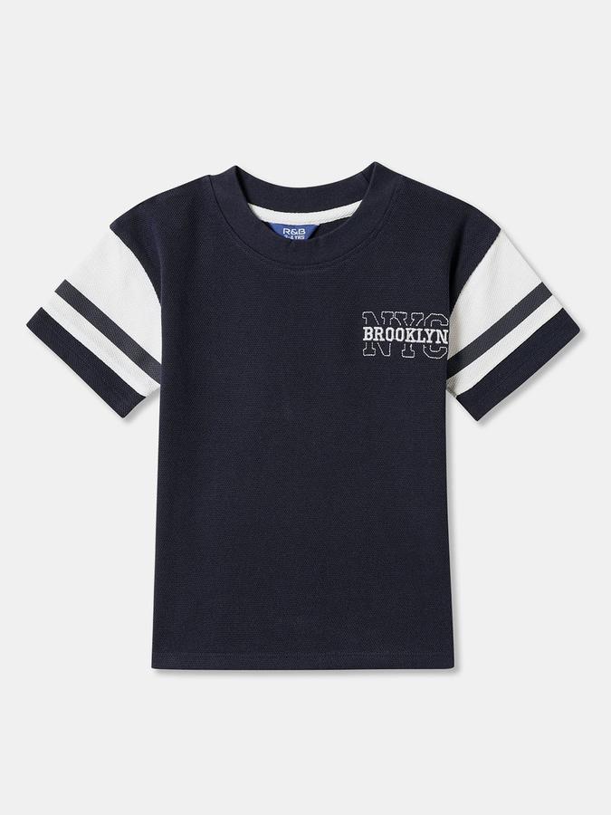 Boys Solid Pure Cotton Regular T Shirt  image number 0