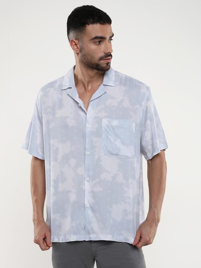 Men Relaxed Fit Shirt with Patch Pocket image number 1