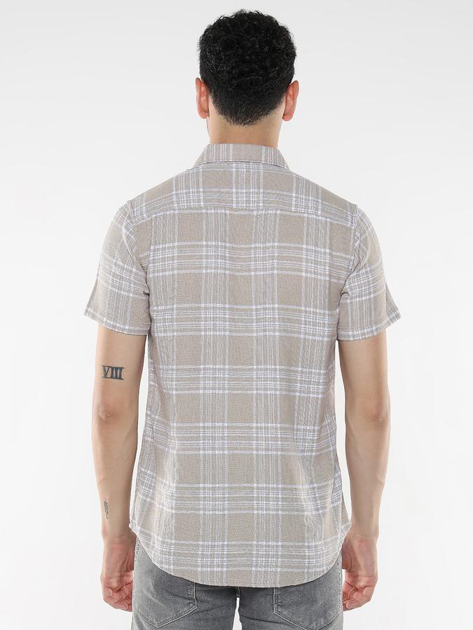 Men Checkered Casual Shirt image number 3