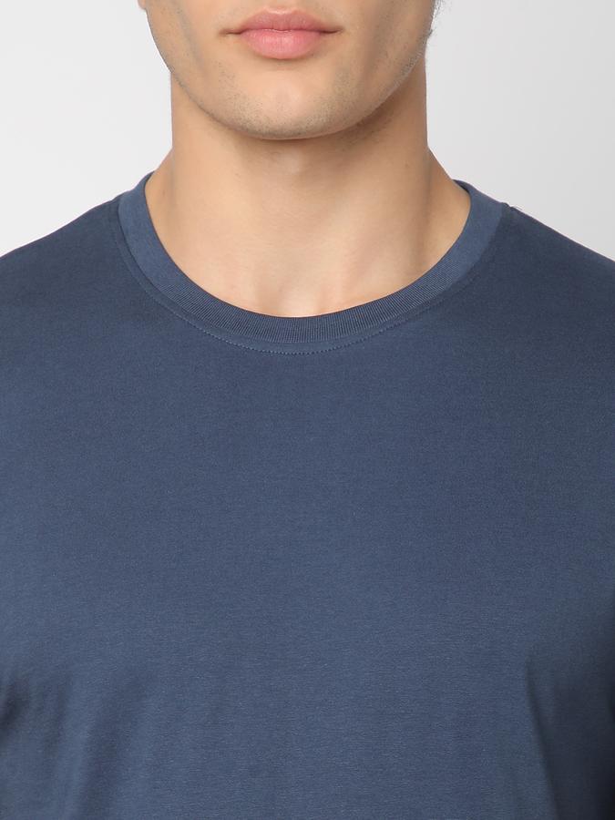 Solid Men Round Neck T-Shirt image number 3