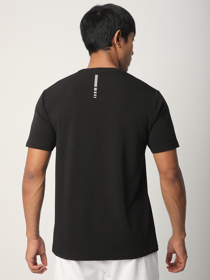 Printed Men Round Neck T-Shirt image number 2