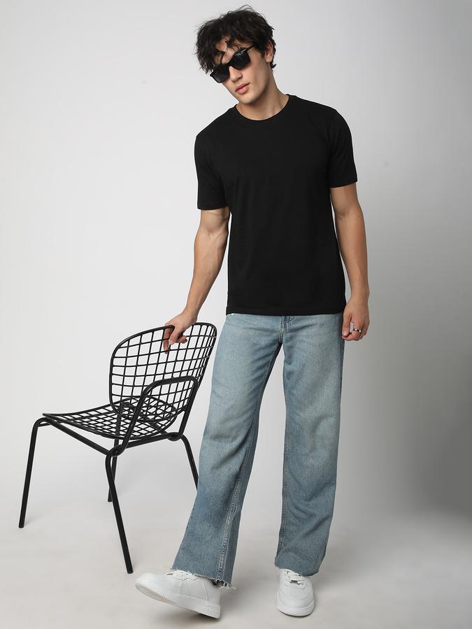 Solid Men Round Neck T-Shirt image number 1